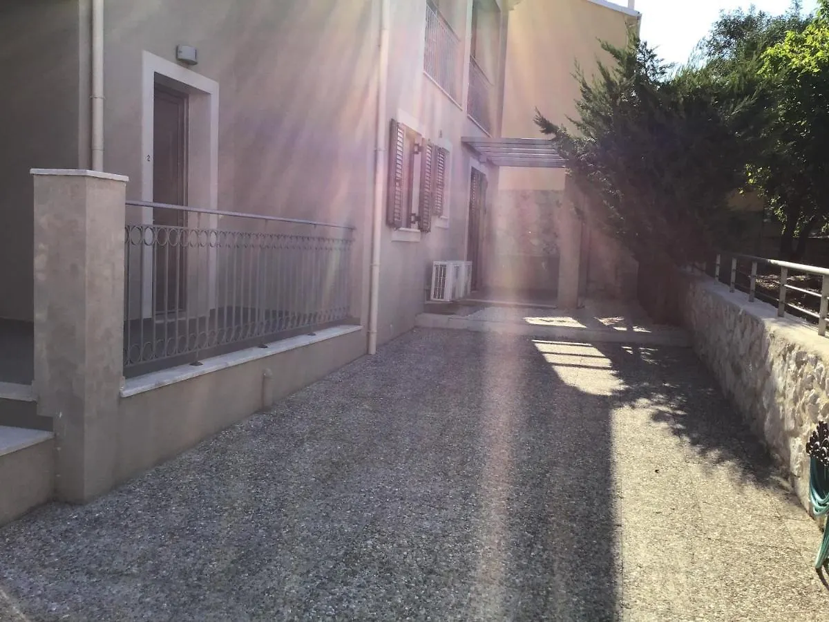 D'Angelos Apartments Karavomylos