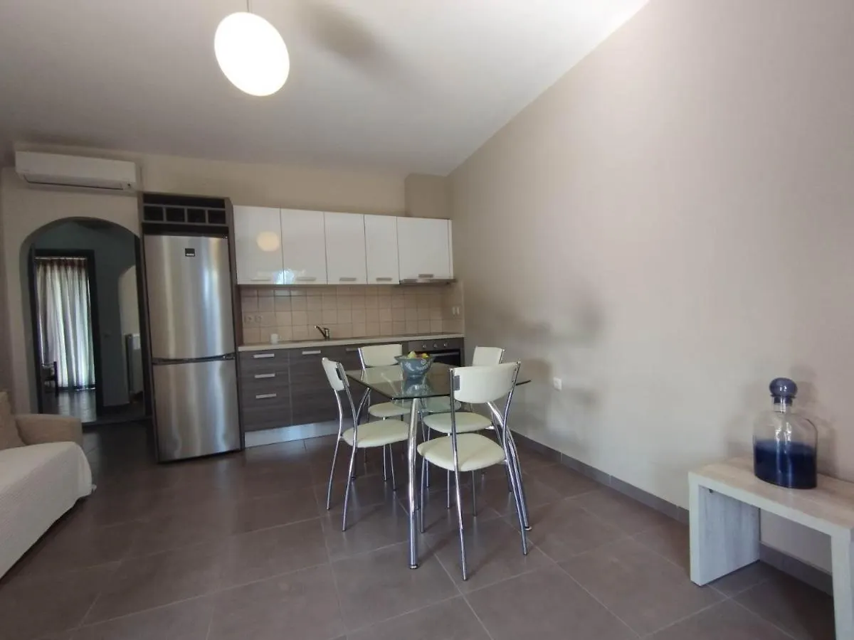 D'Angelos Apartments Karavomylos